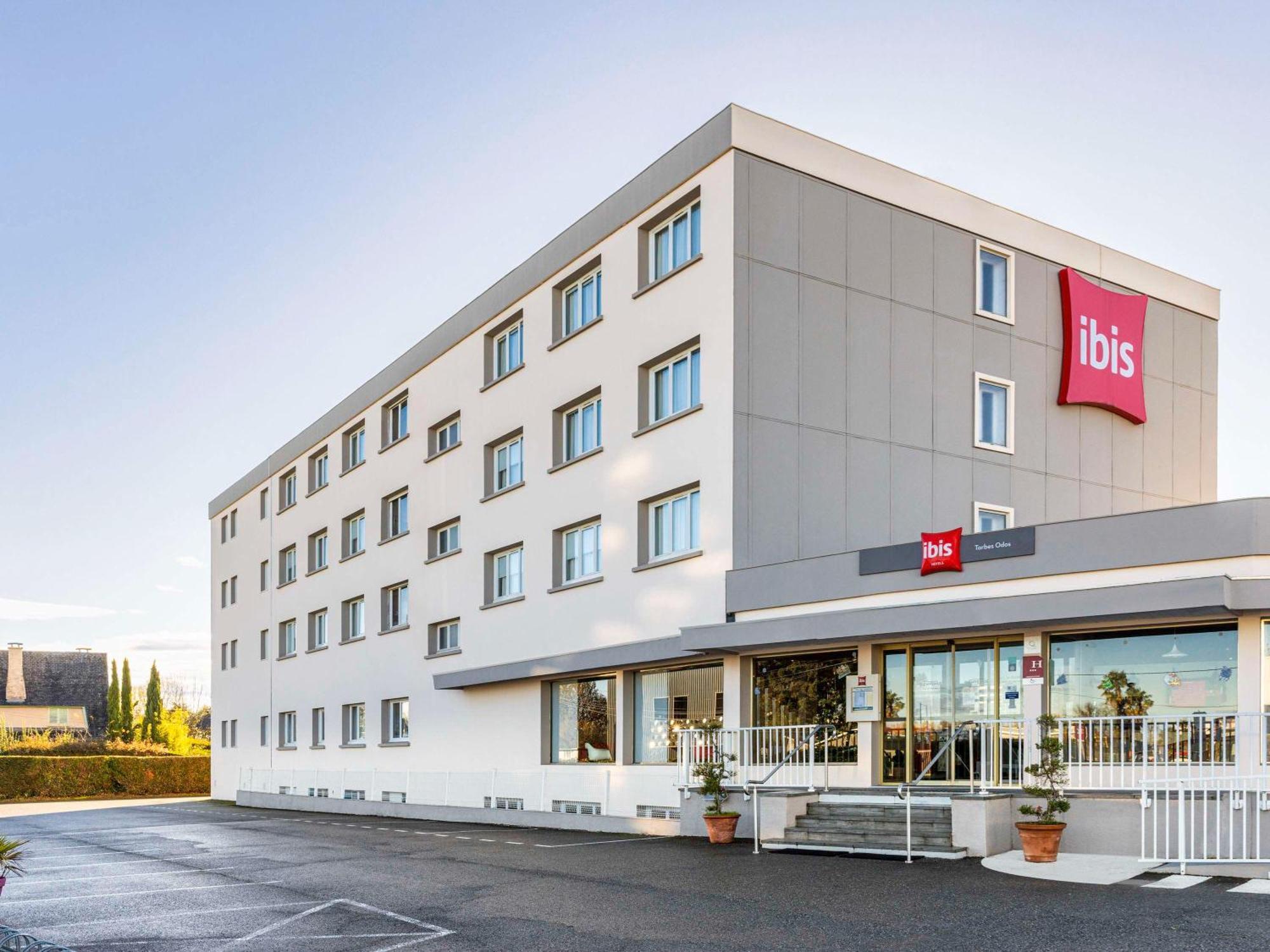 Ibis Tarbes Odos Hotel Exterior photo