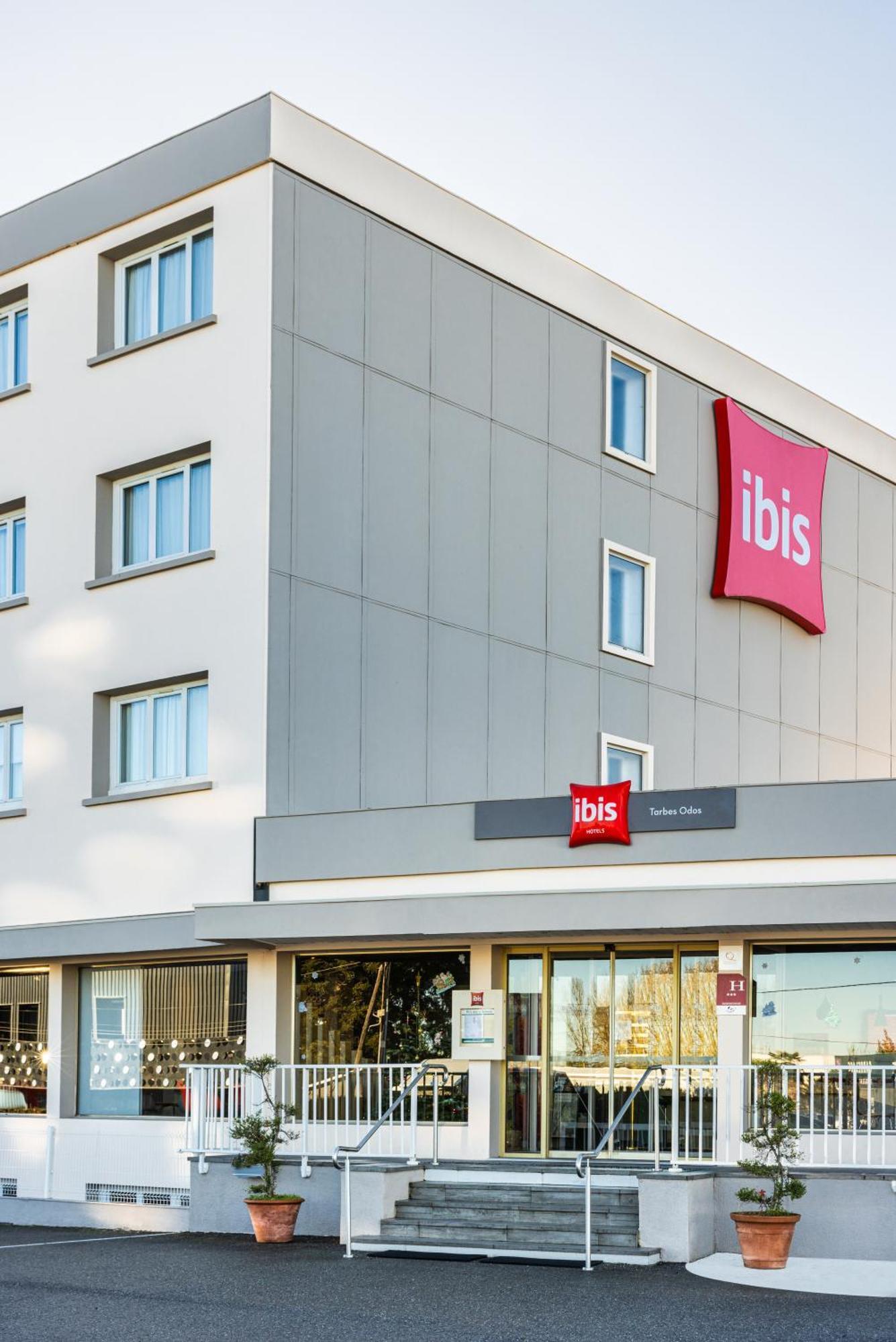 Ibis Tarbes Odos Hotel Exterior photo